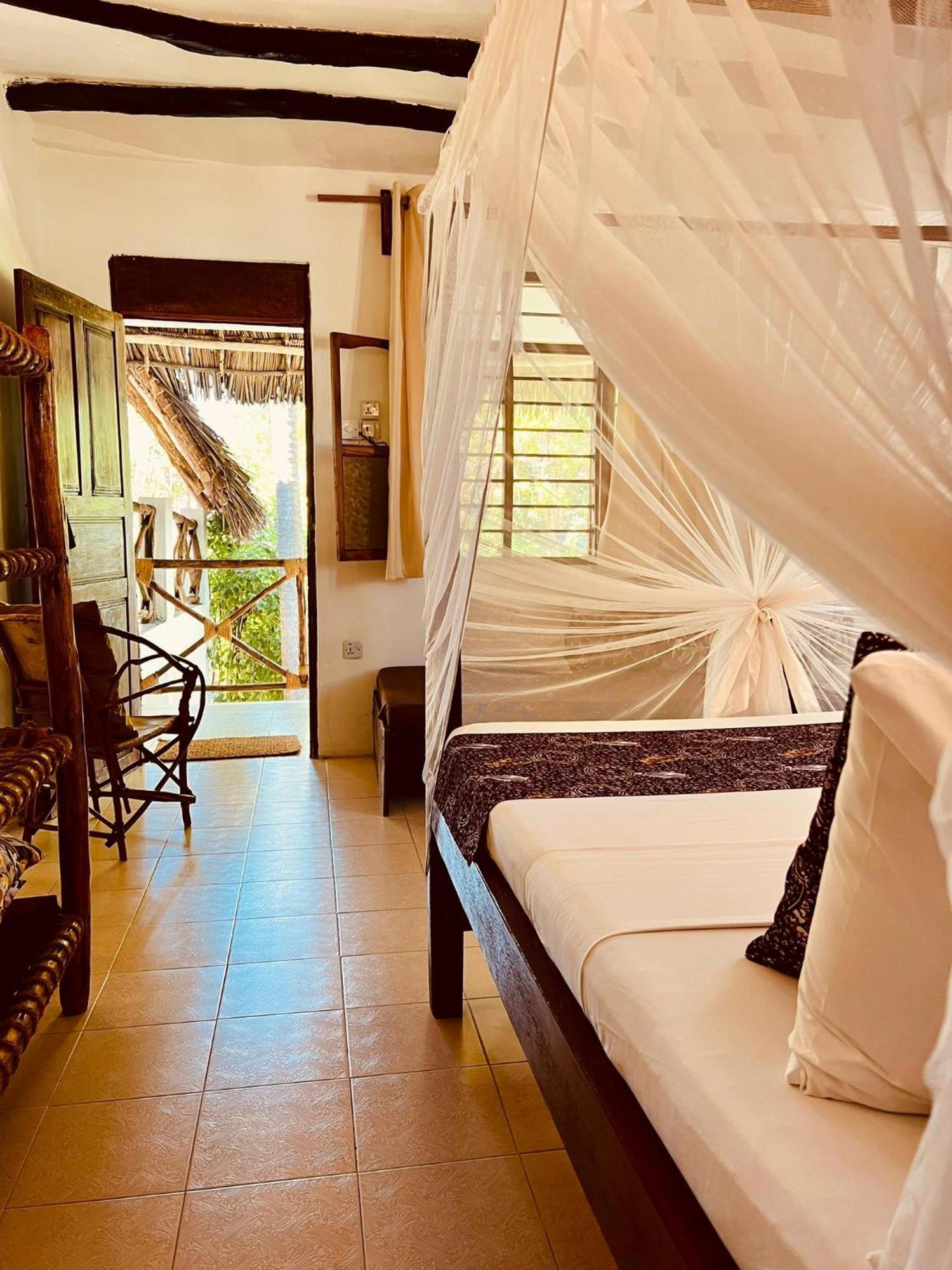 Helwas Zanzibar Beach Hotel Bwejuu Exterior photo