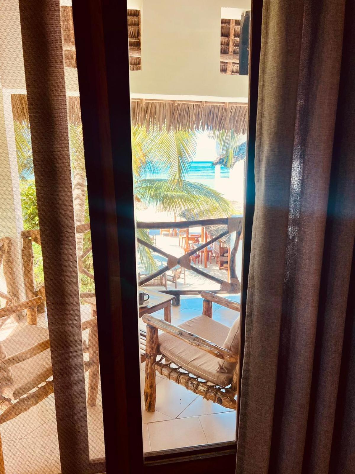 Helwas Zanzibar Beach Hotel Bwejuu Exterior photo
