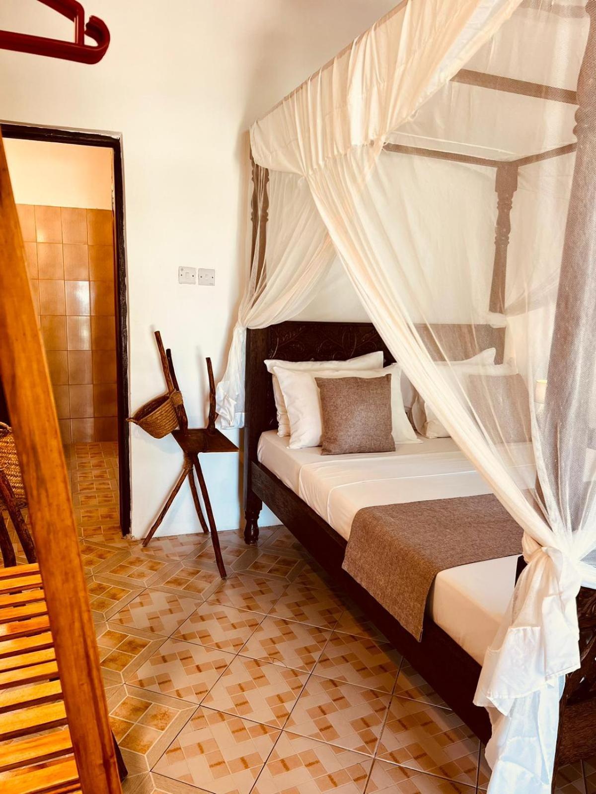Helwas Zanzibar Beach Hotel Bwejuu Exterior photo